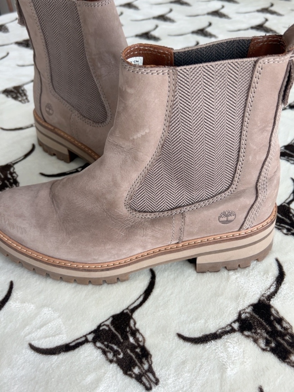 Timberland Courmayeur Valley Taupe Nubuck Chelsea Boots Women’s Size 9